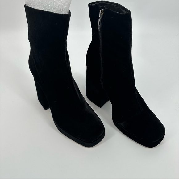 Schutz Carys Black High Heel Velvet Booties Size 9.5 - Picture 2 of 8